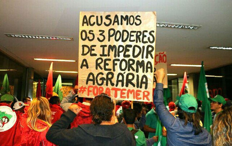 Movimentos populares ocupam prédio do Ministério do Planejamento em Brasília