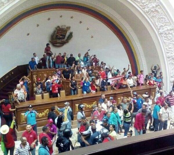 Frente al asedio a Venezuela: Basta de golpes parlamentarios, basta de complicidad internacional