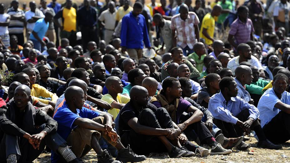 [África do Sul] Manifestantes interrompem operações de mineradora Lonmin