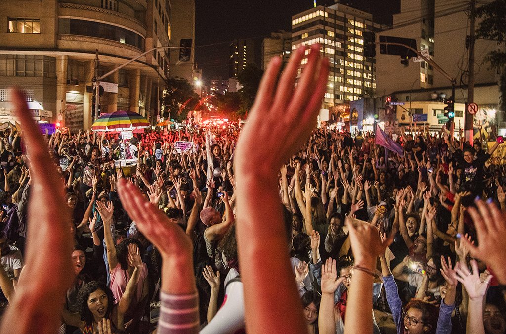 Mulheres protestam contra PEC que proíbe aborto até em casos de estupro