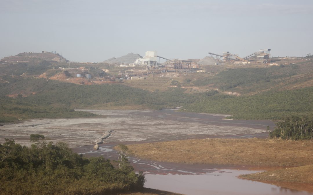 Famílias estão apavoradas com aumento de barragem em Conceição do Mato Dentro (MG)