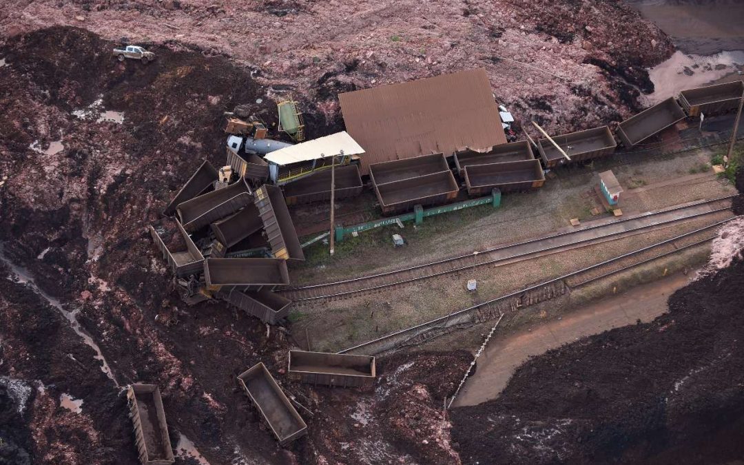 Rompimento de barragem de rejeitos da Vale mata gente e destrói Rio Paraopeba