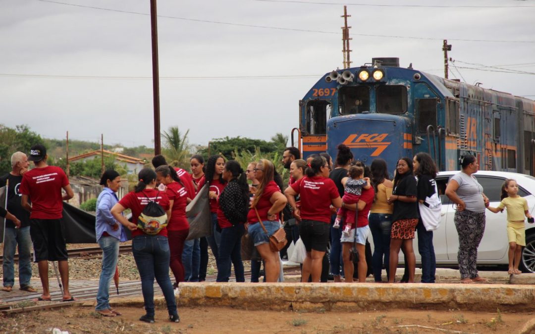 ASSEMBLEIA NOS TRILHOS | População interdita linha férrea utilizada pela BAMIN na Bahia