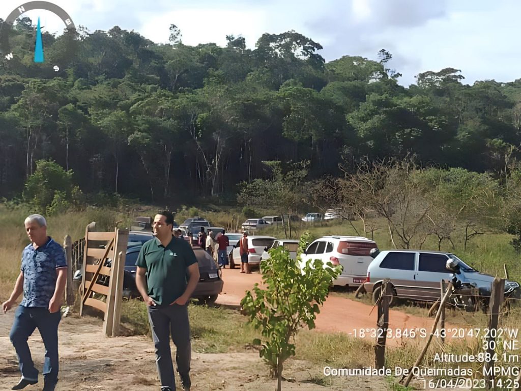 Representantes das mineradoras Herculano Mineração e Ônix Mineração em reunião promovida pela Associação da Comunidade Quilombola de Queimadas