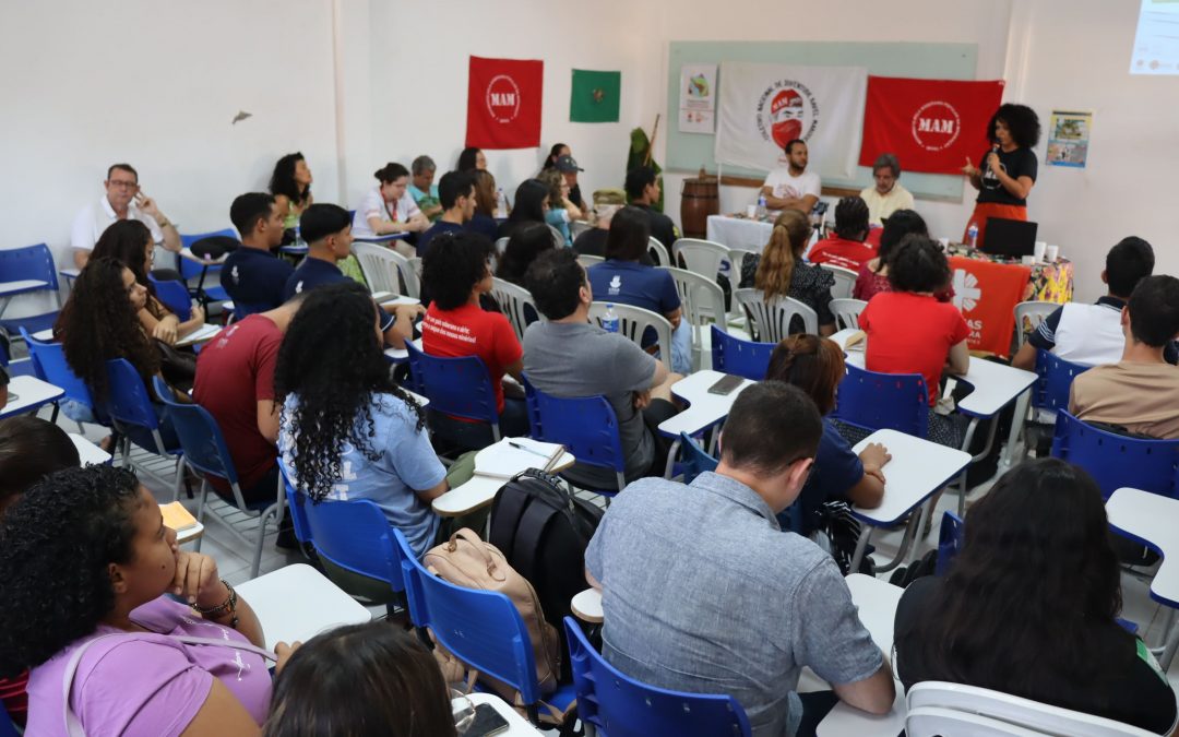 Seminário “Reestruturação e Reconfiguração de Classes: Desafios estratégicos” é realizado em Guanambi no dia 20